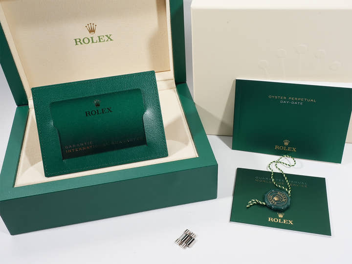 ロレックス デイデイト40 Ref.228239 ホワイトゴールド オリーブグリーン文字盤