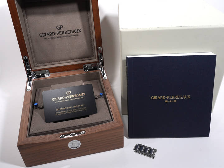 ジラールペルゴ ロレアート クロノグラフ Ref.81020-11-131-11A シルバー×ブラック文字盤 中古 cxvzznef