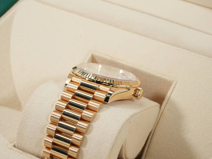 ロレックス デイデイト36 Ref.128238 イエローゴールド ホワイトシェルx10Pダイヤ文字盤