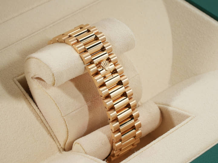 ロレックス デイデイト36 Ref.128238 イエローゴールド ホワイトシェルx10Pダイヤ文字盤