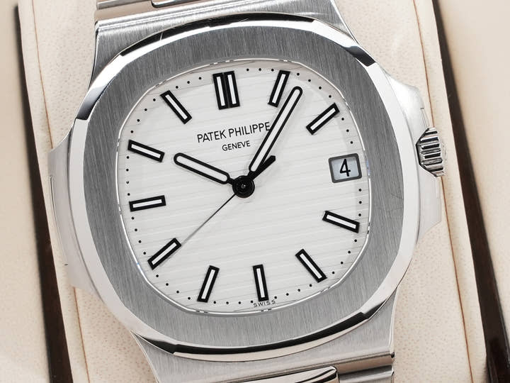 パテックフィリップ ノーチラス Ref.5711/1A-011 ステンレススチール ホワイト文字盤