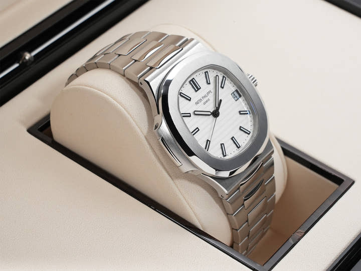 パテックフィリップ ノーチラス Ref.5711/1A-011 ステンレススチール ホワイト文字盤