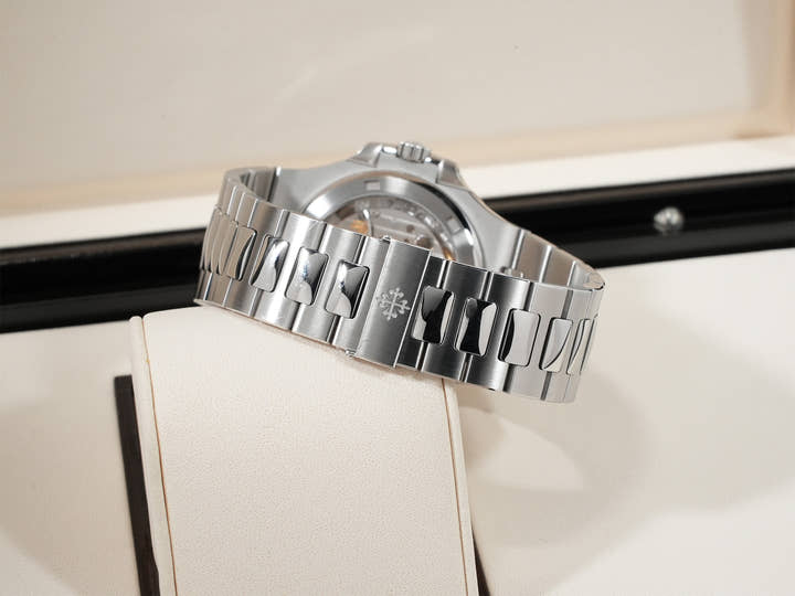 パテックフィリップ ノーチラス Ref.5711/1A-011 ステンレススチール ホワイト文字盤