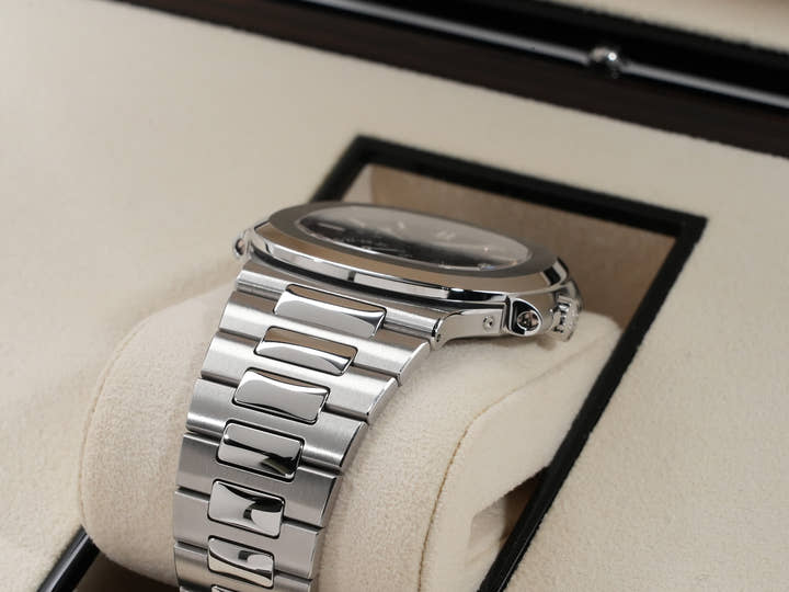 パテックフィリップ ノーチラス プチコンプリケーション Ref.5712/1A-001 ステンレススチール ブルー文字盤