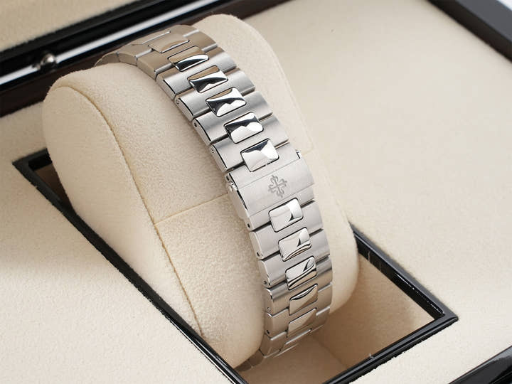 パテックフィリップ ノーチラス プチコンプリケーション Ref.5712/1A-001 ステンレススチール ブルー文字盤