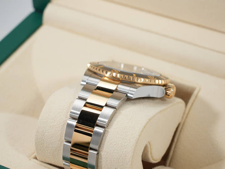 ロレックス サブマリーナー デイト Ref.126613LN ステンレススチール/イエローゴールド ブラック文字盤