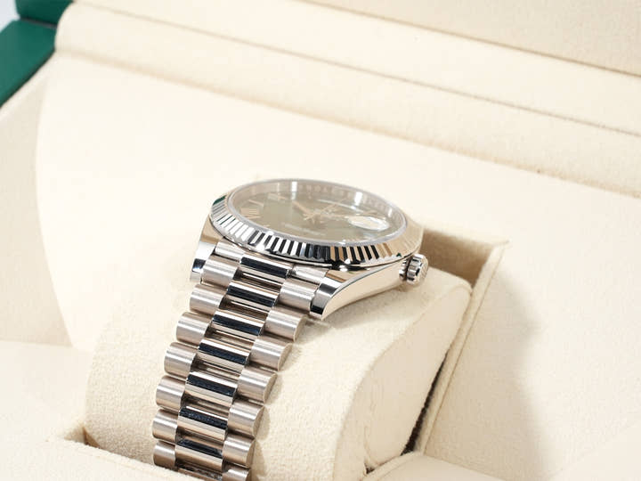 ロレックス デイデイト40 Ref.228239 ホワイトゴールド オリーブグリーン文字盤