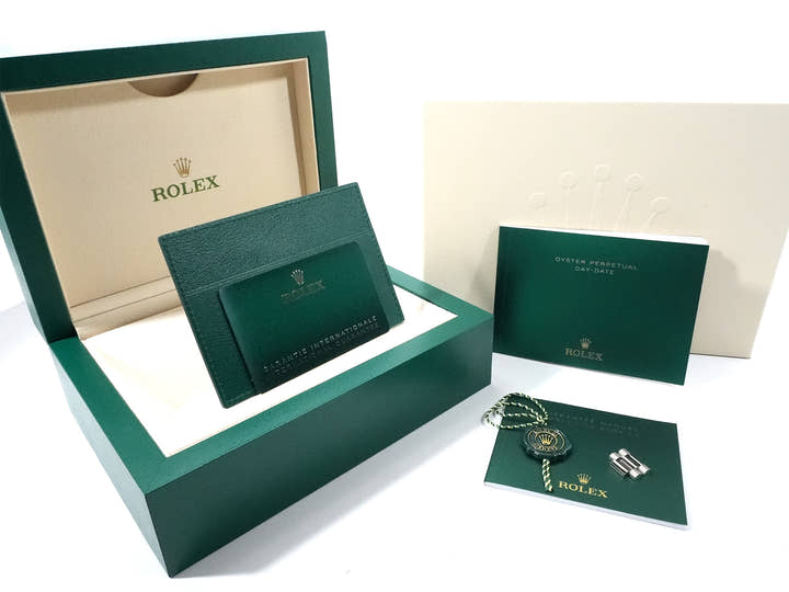 ロレックス デイデイト40 Ref.228239 ホワイトゴールド オリーブグリーン文字盤