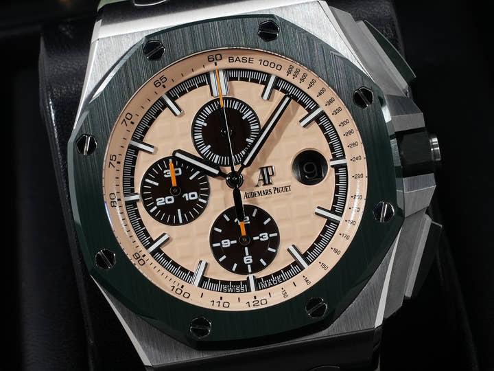 Audemars Piguet Royal Oak Offshore Chronograph Ref. 26400SO.OO.A054CA.01 Stainless Steel Beige Dial (Grand Tapestry)