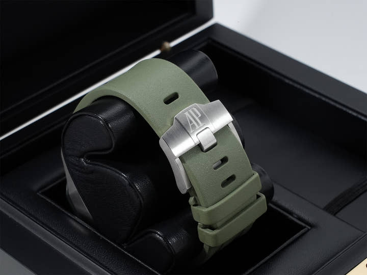 Audemars Piguet Royal Oak Offshore Chronograph Ref. 26400SO.OO.A054CA.01 Stainless Steel Beige Dial (Grand Tapestry)