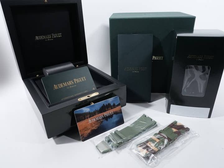 Audemars Piguet Royal Oak Offshore Chronograph Ref. 26400SO.OO.A054CA.01 Stainless Steel Beige Dial (Grand Tapestry)