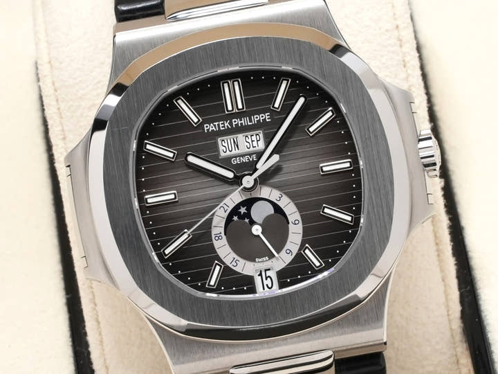 パテックフィリップ ノーチラス アニュアルカレンダー ムーンフェイズ Ref.5726A-001 ステンレススチール ブラック文字盤