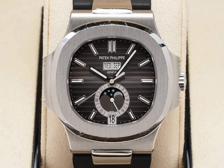 パテックフィリップ ノーチラス アニュアルカレンダー ムーンフェイズ Ref.5726A-001 ステンレススチール ブラック文字盤