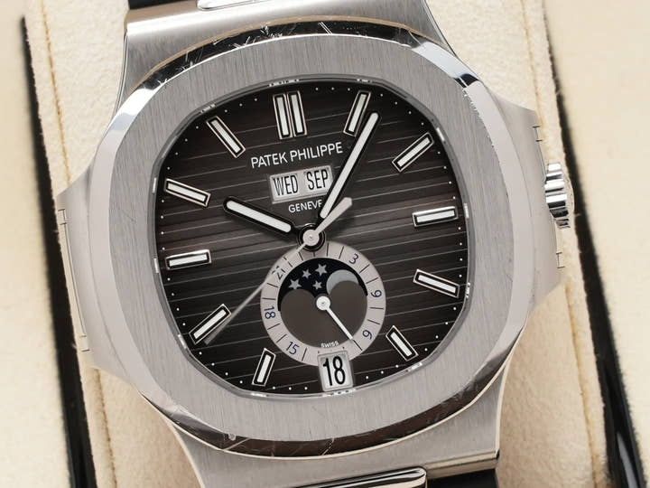 パテックフィリップ ノーチラス アニュアルカレンダー ムーンフェイズ Ref.5726A-001 ステンレススチール ブラック文字盤