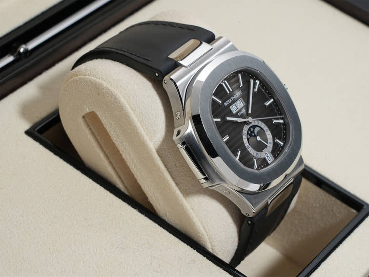 パテックフィリップ ノーチラス アニュアルカレンダー ムーンフェイズ Ref.5726A-001 ステンレススチール ブラック文字盤