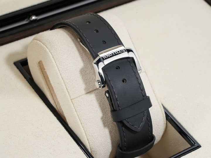 パテックフィリップ ノーチラス アニュアルカレンダー ムーンフェイズ Ref.5726A-001 ステンレススチール ブラック文字盤