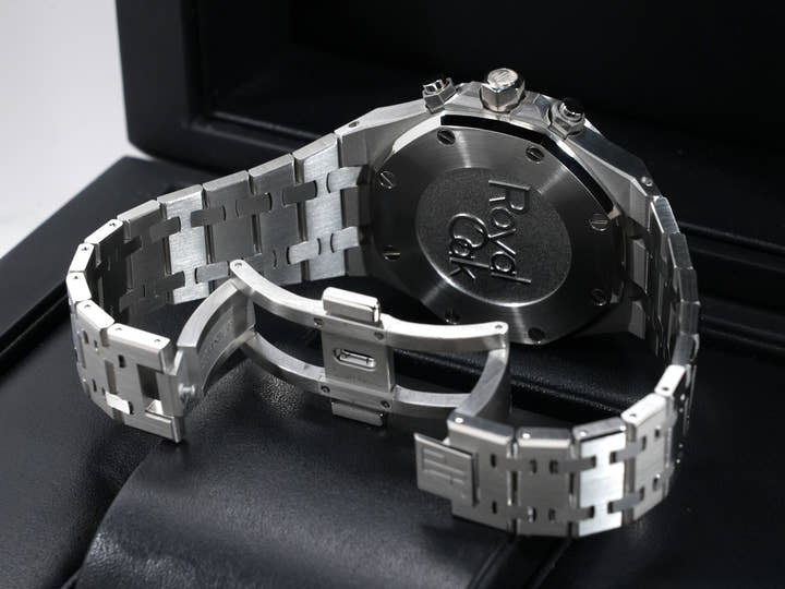 オーデマピゲ ロイヤルオーク クロノグラフ Ref.26715ST.OO.1356ST.01 ステンレススチール ナイトブルー文字盤