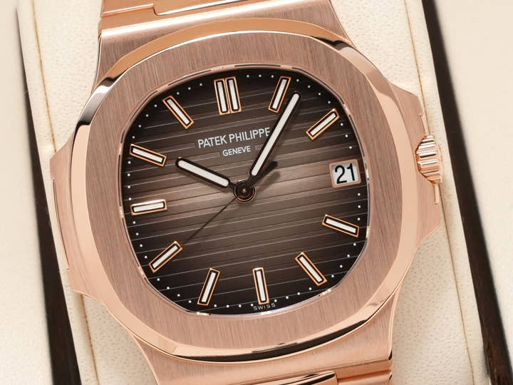 パテックフィリップ ノーチラス Ref.5711/1R-001 ローズゴールド ブラウン・ブラック・グラデーション文字盤