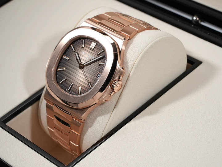 パテックフィリップ ノーチラス Ref.5711/1R-001 ローズゴールド ブラウン・ブラック・グラデーション文字盤