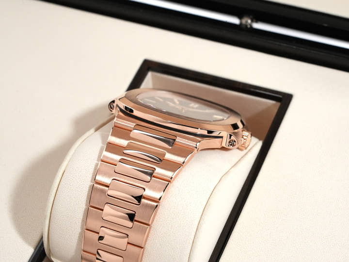 パテックフィリップ ノーチラス Ref.5711/1R-001 ローズゴールド ブラウン・ブラック・グラデーション文字盤