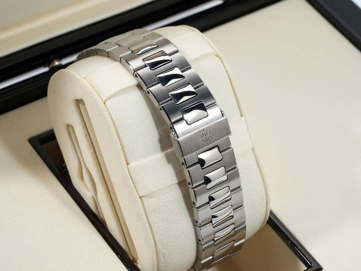 パテックフィリップ ノーチラス クロノグラフ Ref.5980/1A-014 ステンレススチール ブラック文字盤