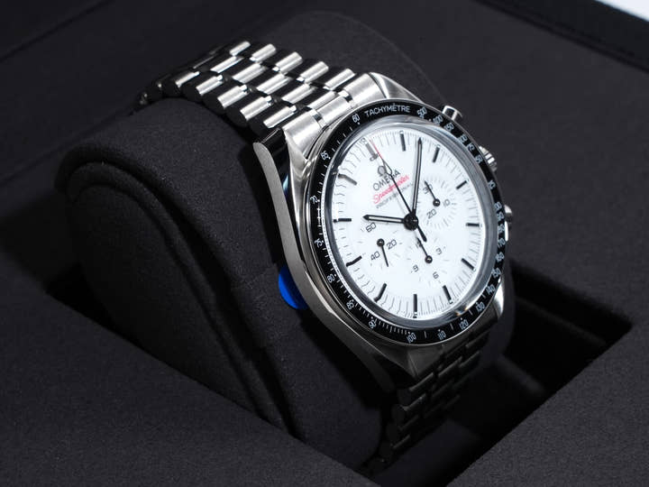 オメガ スピードマスター ムーンウォッチ プロフェッショナル Ref.310.30.42.50.04.001 ホワイト文字盤 未使用 x2uebffw