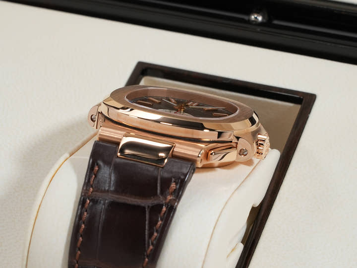 パテックフィリップ ノーチラス クロノグラフ Ref.5980R-001 ローズゴールド ブラウン文字盤