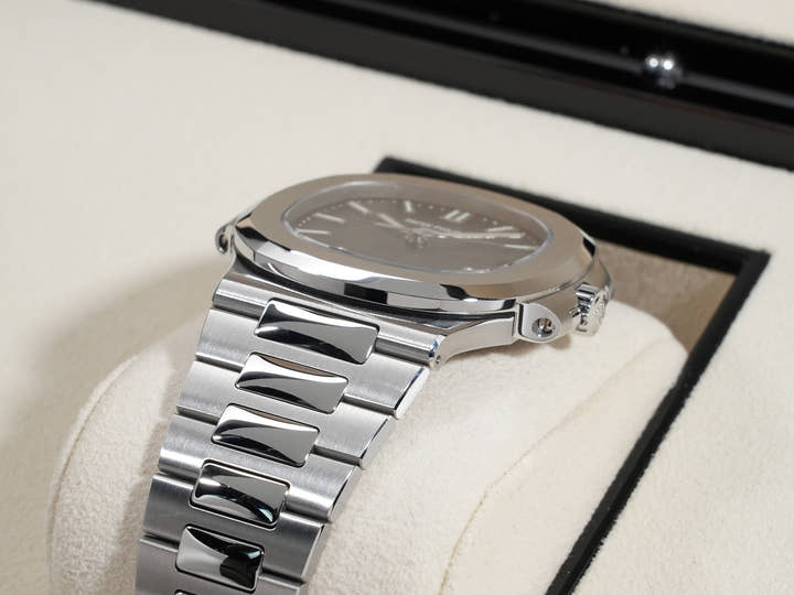 パテックフィリップ ノーチラス Ref.5711/1A-010 ステンレススチール ブルー文字盤