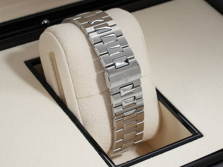 パテックフィリップ ノーチラス Ref.5711/1A-010 ステンレススチール ブルー文字盤