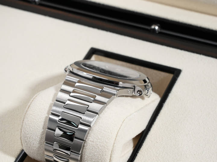 パテックフィリップ ノーチラス プチコンプリケーション Ref.5712/1A-001 ステンレススチール ブルー文字盤