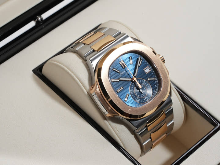 パテックフィリップ ノーチラス クロノグラフ Ref.5980/1AR-001 ステンレススチール/ローズゴールド ブルー文字盤