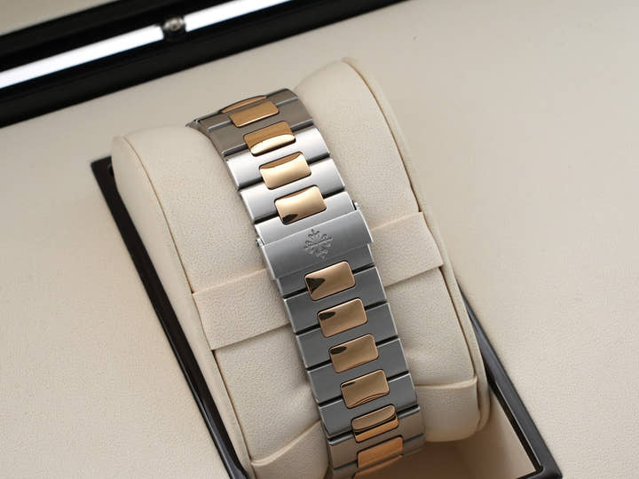 パテックフィリップ ノーチラス クロノグラフ Ref.5980/1AR-001 ステンレススチール/ローズゴールド ブルー文字盤