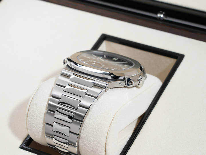 パテックフィリップ ノーチラス プチコンプリケーション Ref.5712/1A-001 ステンレススチール ブルー文字盤