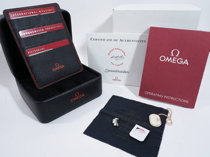 オメガ スピードマスター シューマッハ レジェンド Ref.3853.32 アイボリー×ブラック文字盤 中古 93ro395d