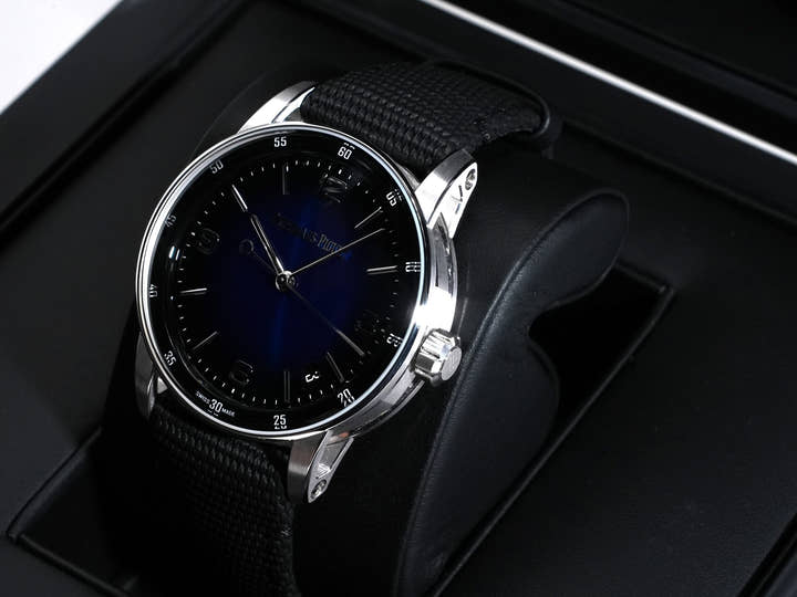 オーデマピゲ CODE 11.59 バイ オーデマ ピゲ Ref.15210BC.OO.A002KB.01 ホワイトゴールド スモークブルーラッカー文字盤