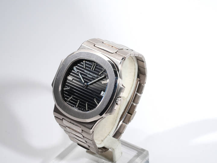 パテックフィリップ ノーチラス Ref.3711/1G-001 ホワイトゴールド ブラック文字盤
