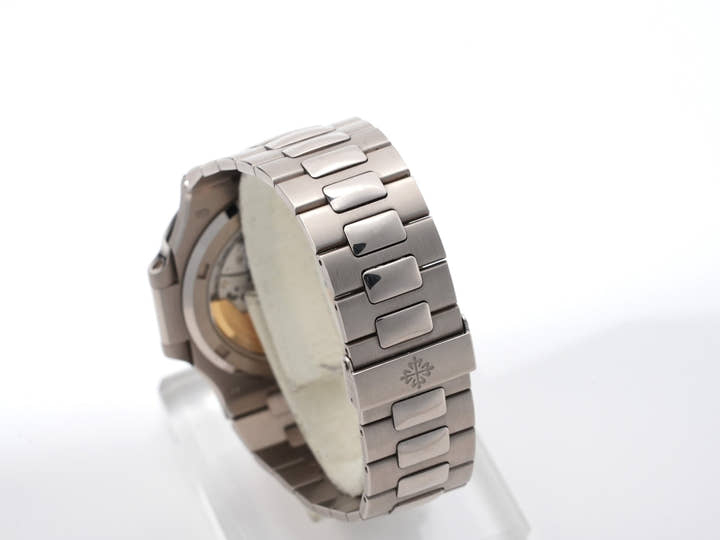 パテックフィリップ ノーチラス Ref.3711/1G-001 ホワイトゴールド ブラック文字盤