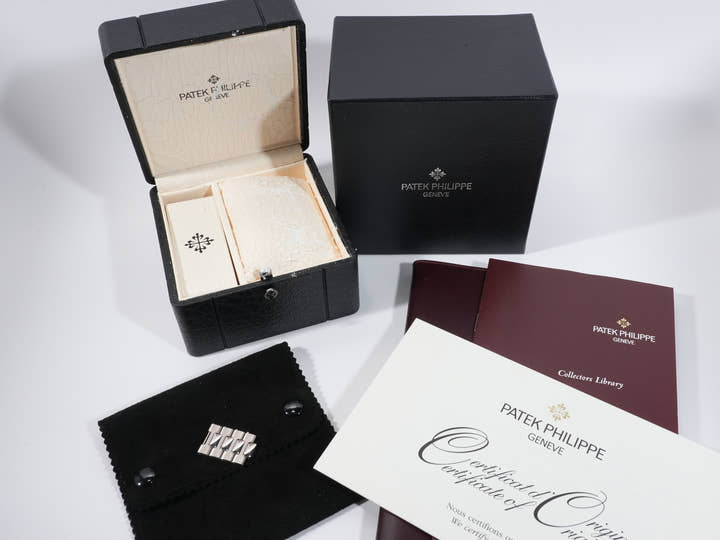 パテックフィリップ ノーチラス Ref.3711/1G-001 ホワイトゴールド ブラック文字盤