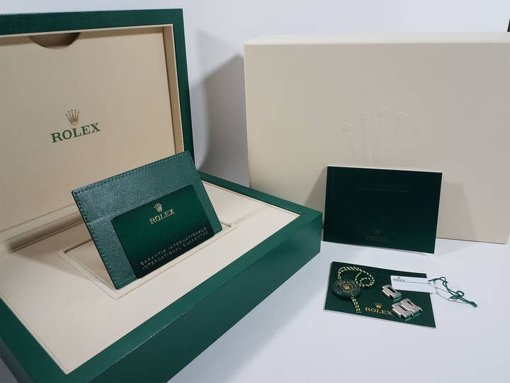 ロレックス デイトナ Ref.116506 プラチナ アイスブルー文字盤