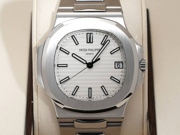 パテックフィリップ ノーチラス Ref.5711/1A-011 ステンレススチール ホワイト文字盤