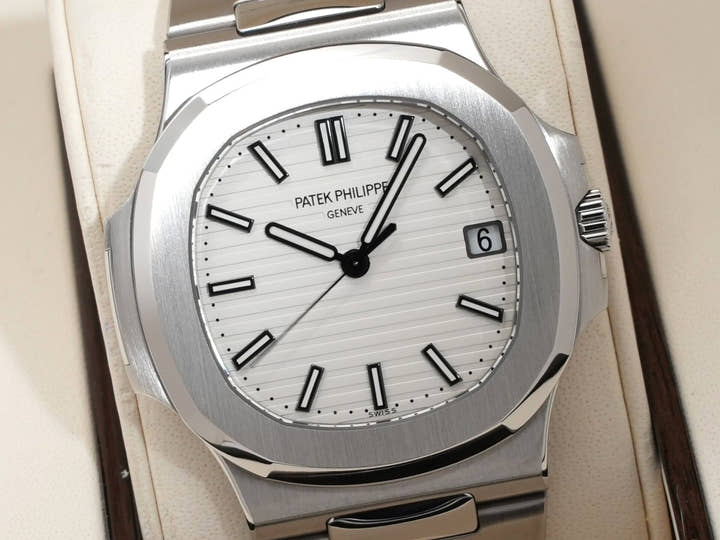 パテックフィリップ ノーチラス Ref.5711/1A-011 ステンレススチール ホワイト文字盤