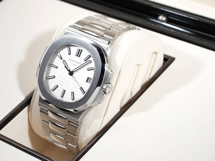 パテックフィリップ ノーチラス Ref.5711/1A-011 ステンレススチール ホワイト文字盤