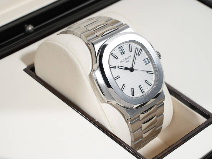 パテックフィリップ ノーチラス Ref.5711/1A-011 ステンレススチール ホワイト文字盤