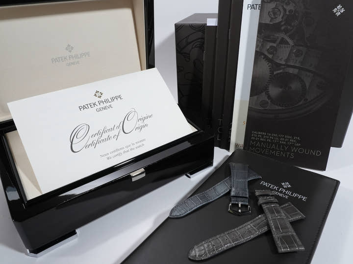 Patek Philippe Calatrava Ref. 5196G-001 White Gold Silver Dial