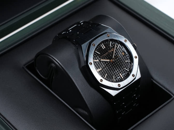 オーデマピゲ ロイヤルオーク Ref.77350CE.OO.1266CE.03.A ブラックセラミック ブラック文字盤