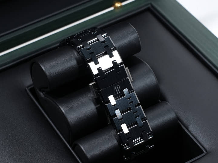 オーデマピゲ ロイヤルオーク Ref.77350CE.OO.1266CE.03.A ブラックセラミック ブラック文字盤