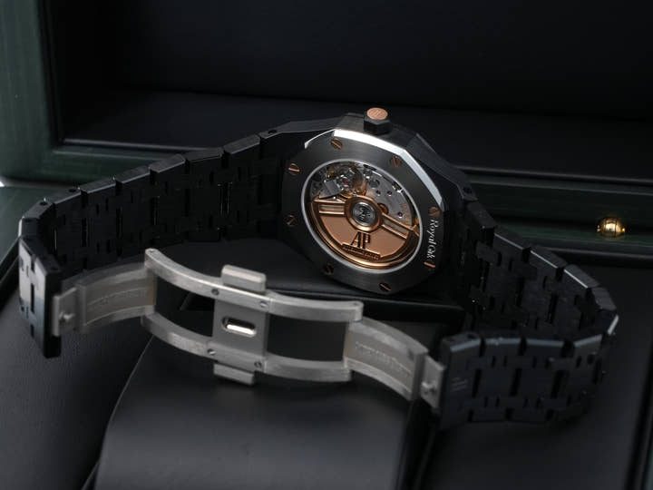 オーデマピゲ ロイヤルオーク Ref.77350CE.OO.1266CE.03.A ブラックセラミック ブラック文字盤