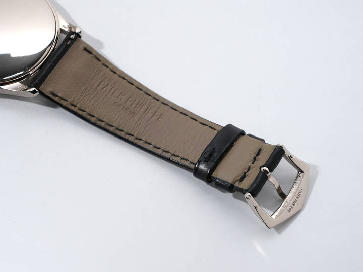 Patek Philippe Calatrava Ref. 5196G-001 White Gold Silver Dial