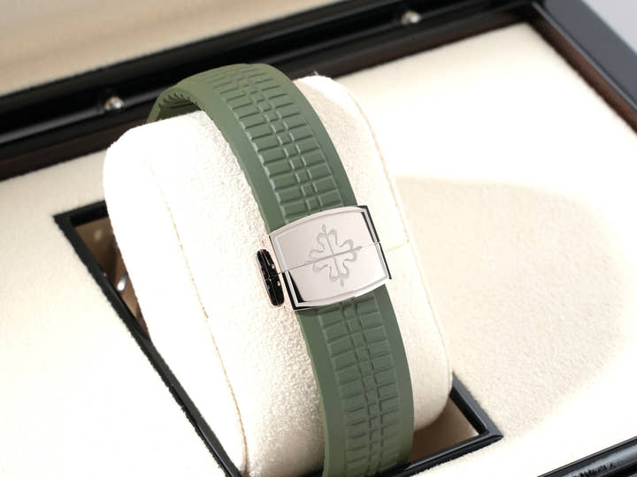 Patek Philippe Aquanaut Ref. 5168G-010 White Gold, Khaki Green Dial