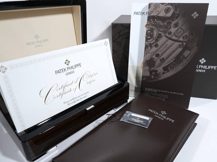 Patek Philippe Aquanaut Ref. 5168G-010 White Gold, Khaki Green Dial